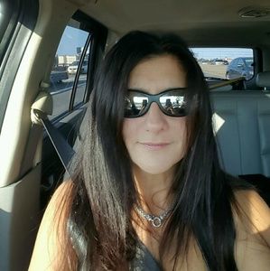 Meet your Posher, Elisa